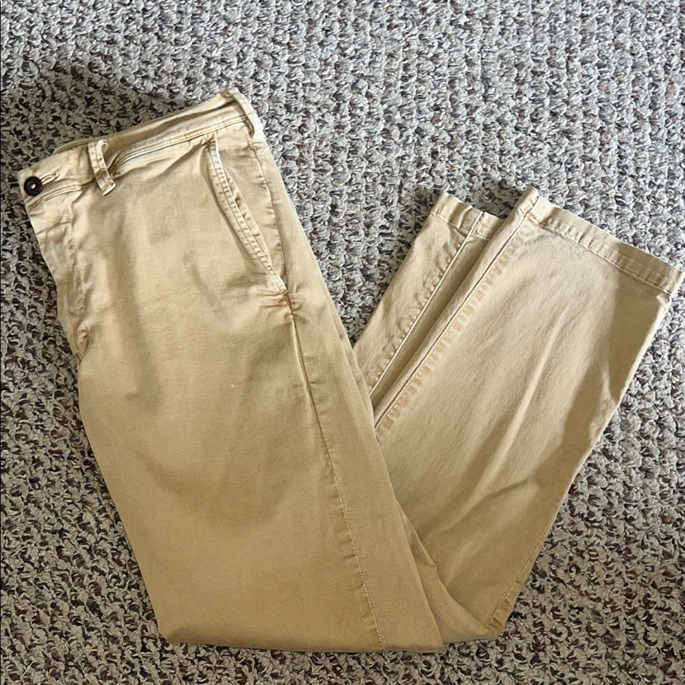 American Eagle Outfitters Tan Chinos. (BEST OFFER)